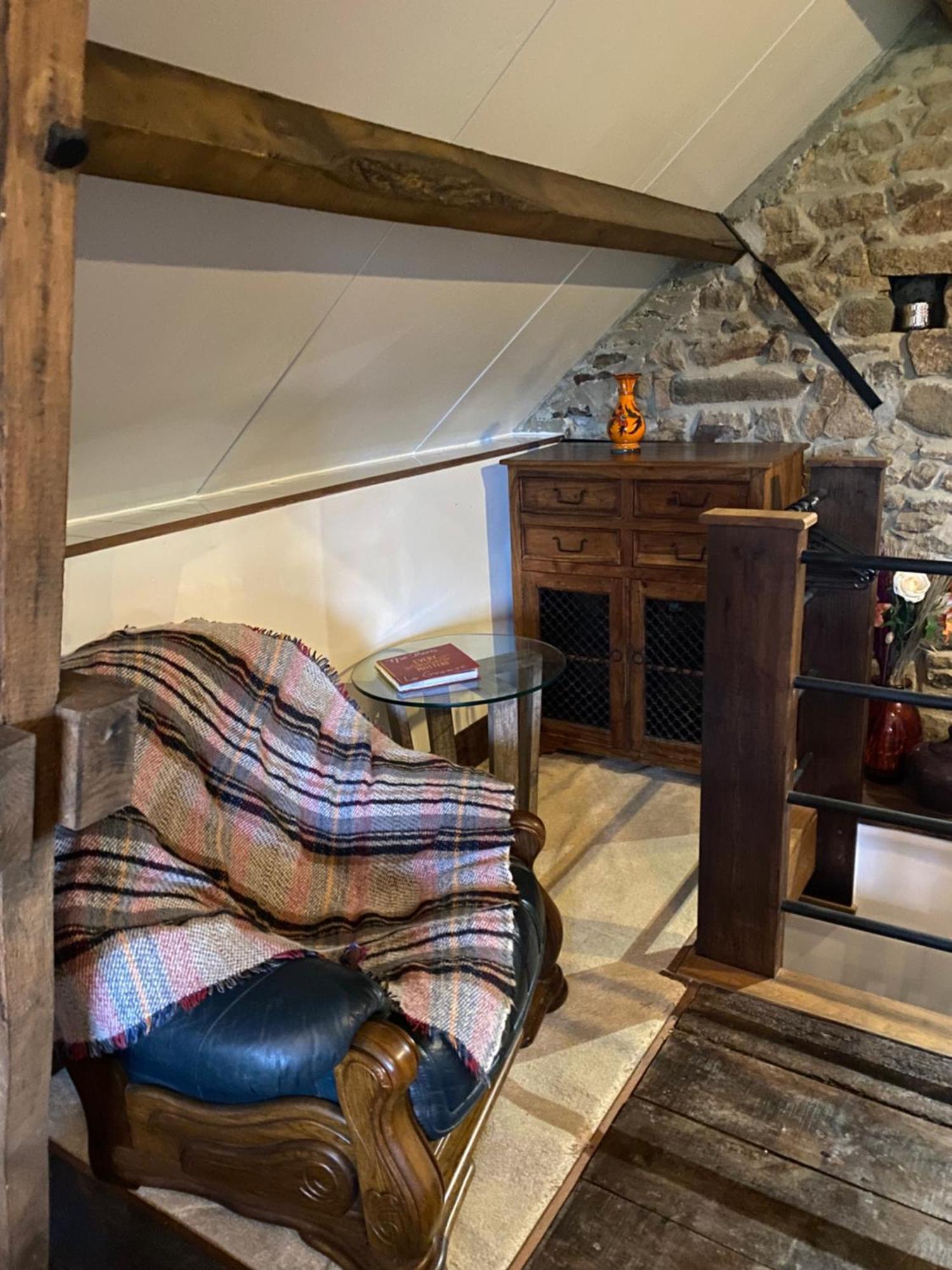 Spacious, Rustic Studio Space For 2 Persons Saint-Cyr-du-Bailleul Exterior photo