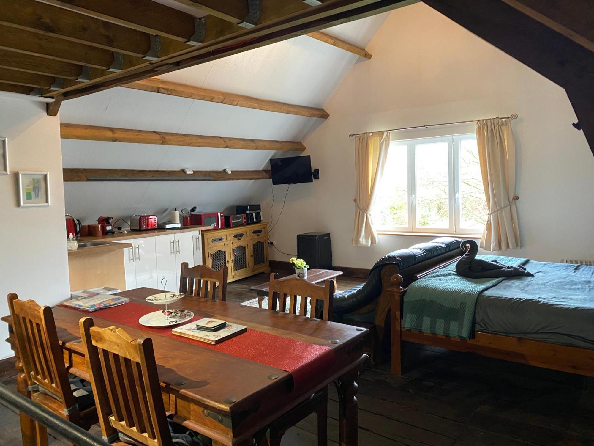 Spacious, Rustic Studio Space For 2 Persons Saint-Cyr-du-Bailleul Exterior photo